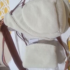 SONOMA SLING BAG AND WRISTLET SET-NEW